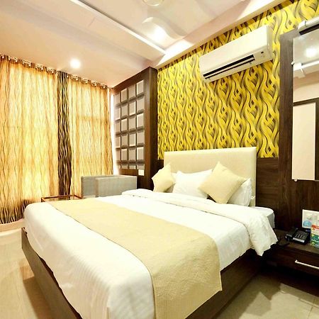 Oyo 2403 Hotel Aamantran Avenue Ujaim Exterior foto