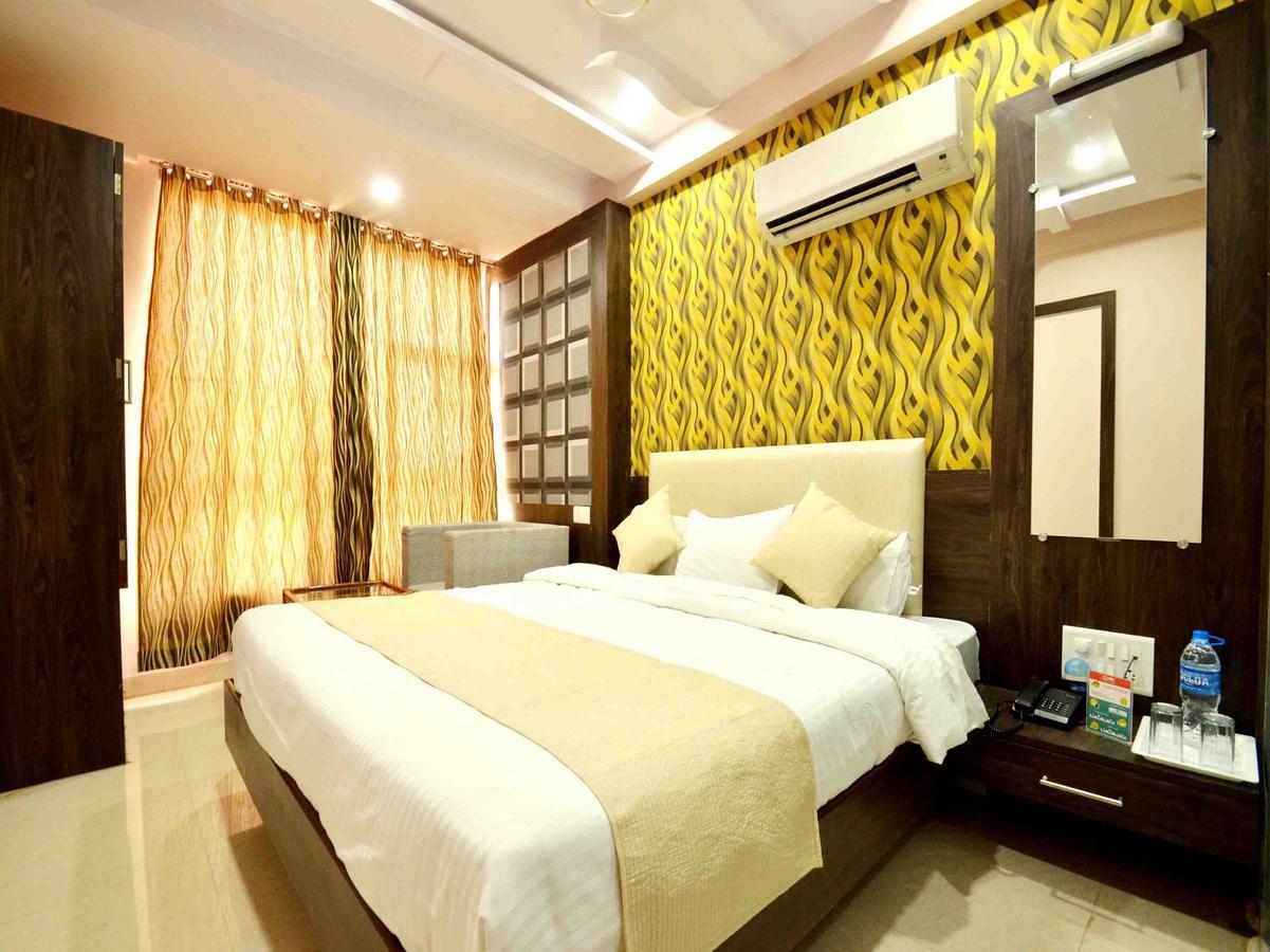 Oyo 2403 Hotel Aamantran Avenue Ujaim Exterior foto