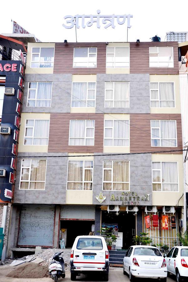 Oyo 2403 Hotel Aamantran Avenue Ujaim Exterior foto